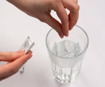 泡騰片直接含著吃暗藏窒息風(fēng)險(xiǎn)，苯胺成分需警惕